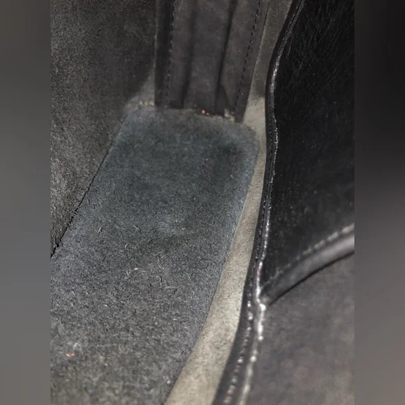 Vintage Coach Legacy Small Zip Bag #9997
Black Leather w/ hangtag and dust bag - Picture 13 of 16